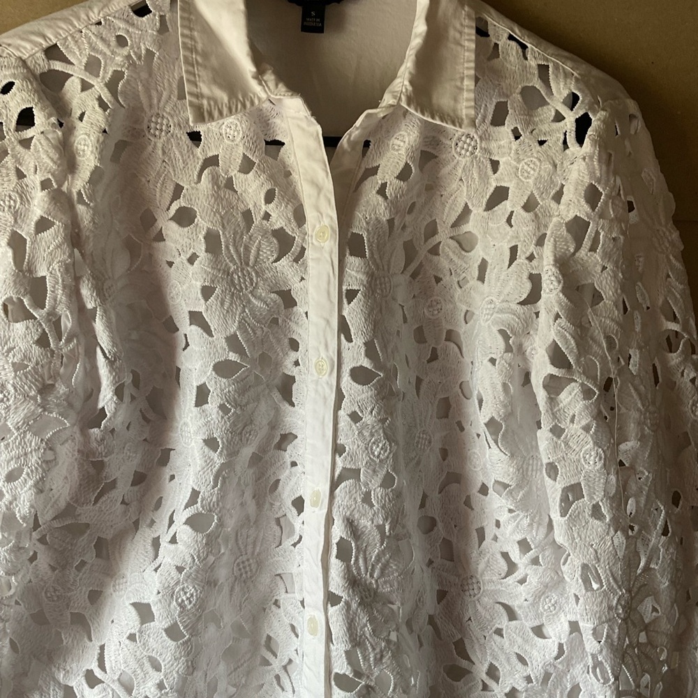 Banana Republic Classic White Blouse. Lace front. Size S. - Picture 5 of 11